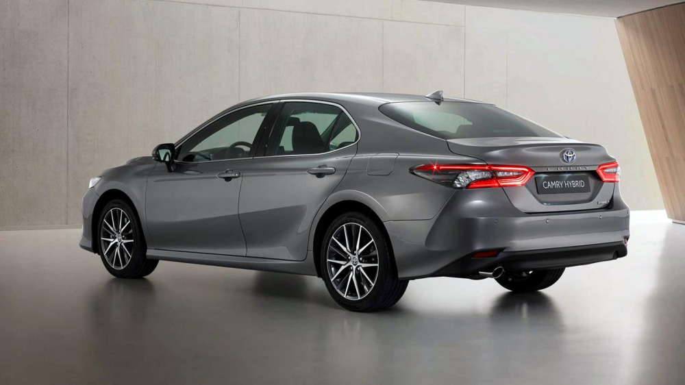 Nhiều khả năng Toyota Camry 2021 tại Việt Nam sẽ c&oacute; th&ecirc;m phi&ecirc;n bản Hybrid.