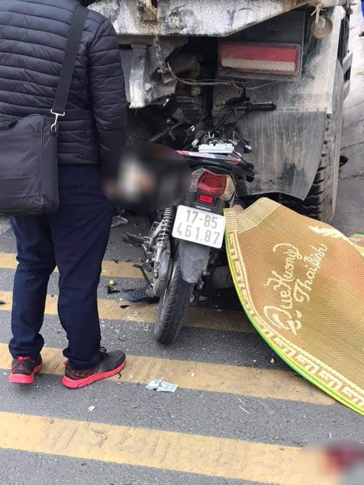 Vụ tai nạn khiến 3 thanh niên đi xe máy thương vong