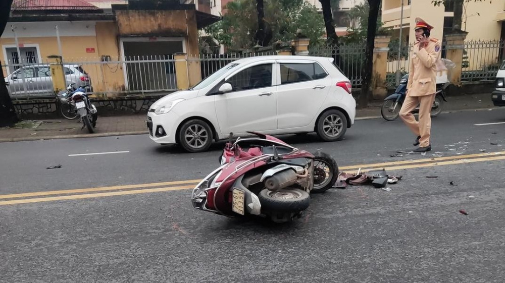 Chiếc xe ga Honda Lead tại hiện trường vụ tai nạn