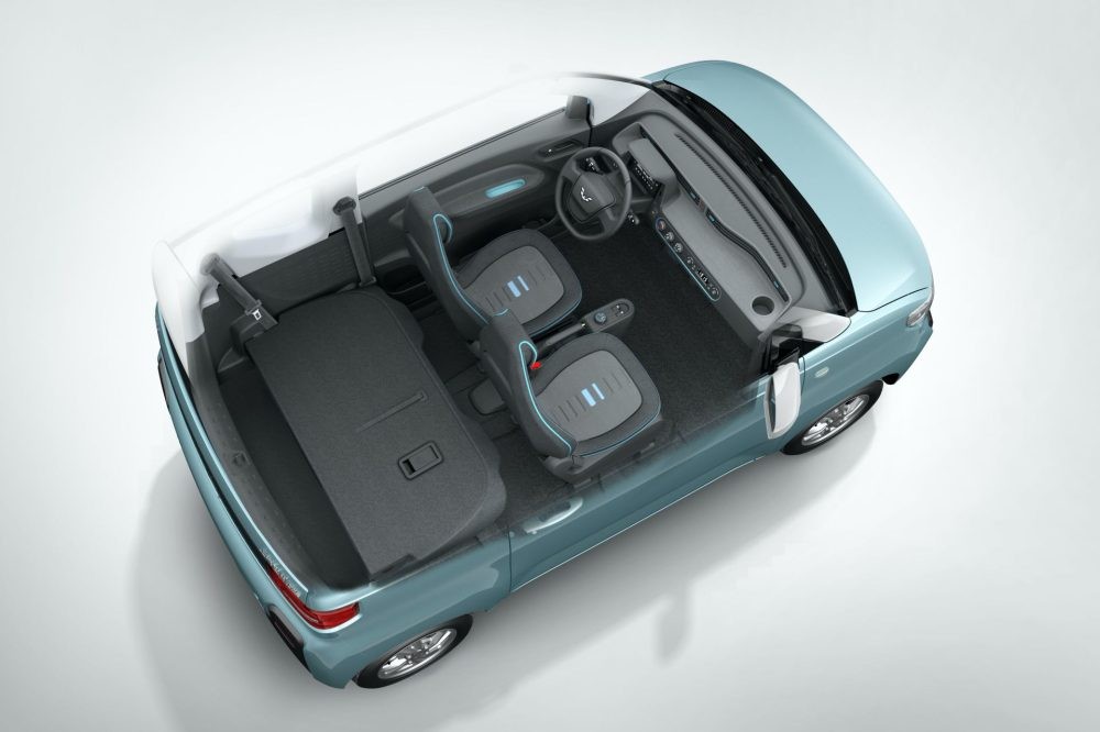2 ghế sau của Wuling Hongguang Mini EV gập xuống để tạo th&agrave;nh khoang h&agrave;nh l&yacute;