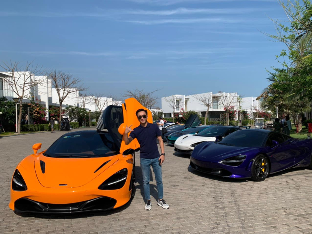 Cường Cường Đô-la trong hành trình phượt siêu xe cùng đoàn Car Passion vào ngày 5 tháng 1 năm 2020