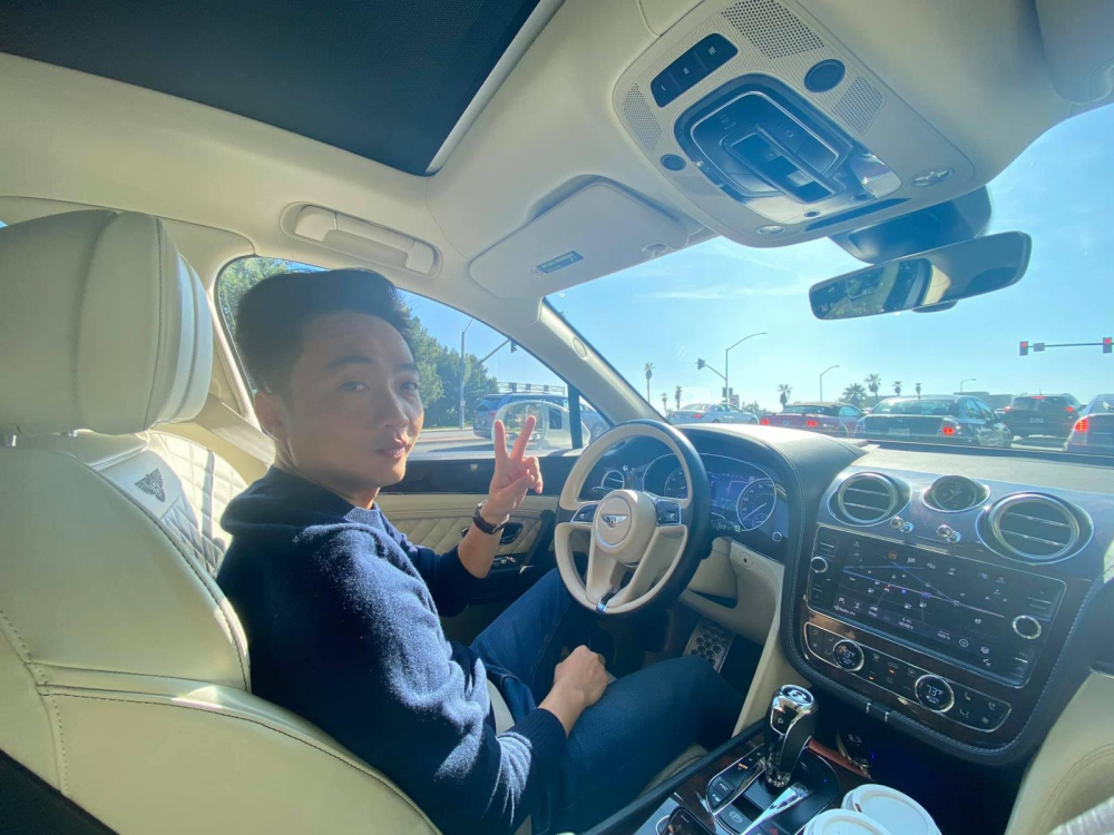 Đến Tết Nguyên Đán cùng vợ tham quan nước Mỹ bằng chiếc Bentley đẹp mắt Đến Tết Nguyên Đán cùng vợ tham quan nước Mỹ bằng chiếc Bentley đẹp mắt