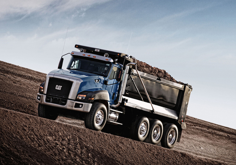 Xe tải, xe sử dụng động cơ dầu được thiết kế c&oacute; m&ocirc; men xoắn lớn.