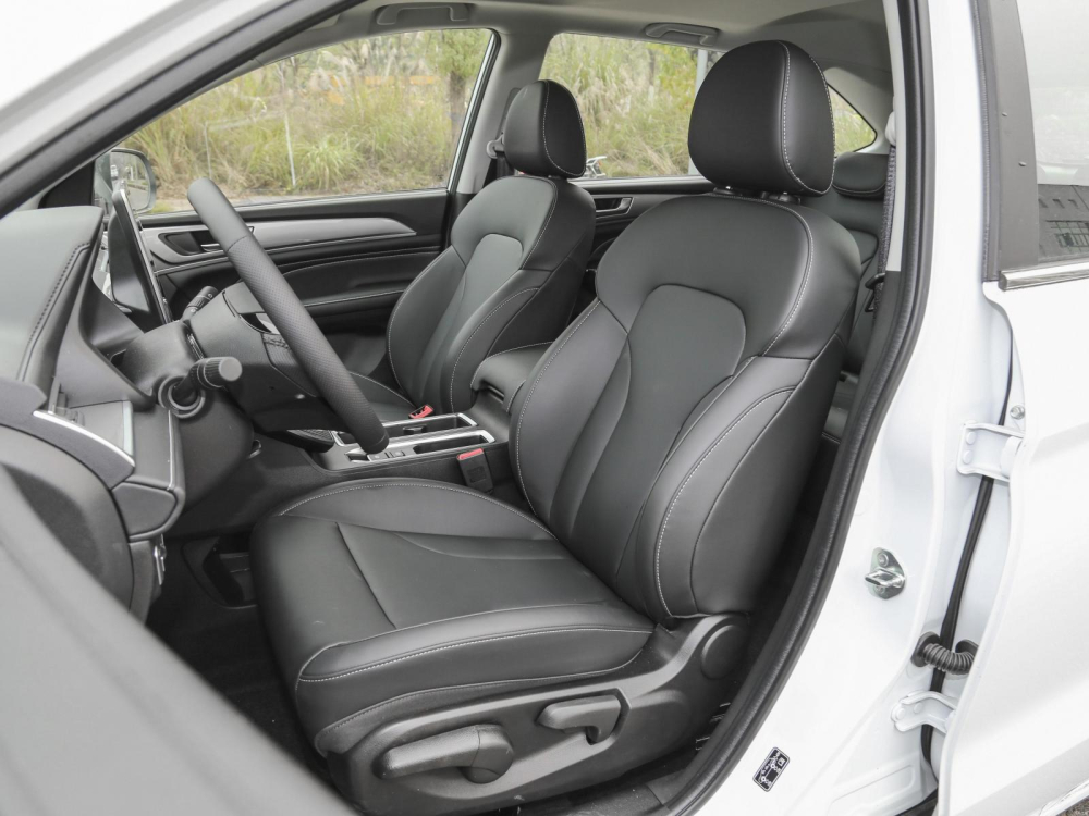 H&agrave;ng ghế trước&nbsp;của Haval M6 Plus 2021