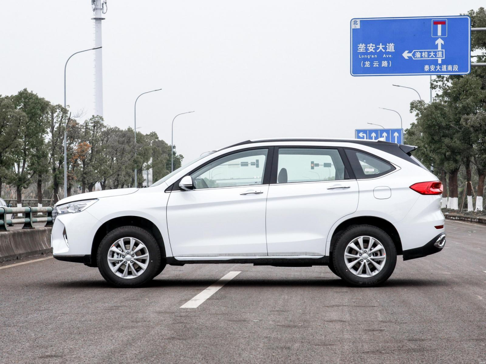 Ph&iacute;a b&ecirc;n sườn&nbsp;của Haval M6 Plus 2021