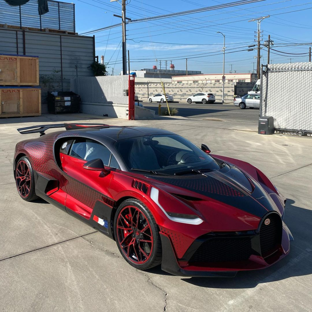 Chiếc siêu xe Bugatti Divo Ladybug này sở hữu màu sơn có giá lên đến 1 triệu USD Chiếc siêu xe Bugatti Divo Ladybug này sở hữu màu sơn có giá lên đến 1 triệu USD