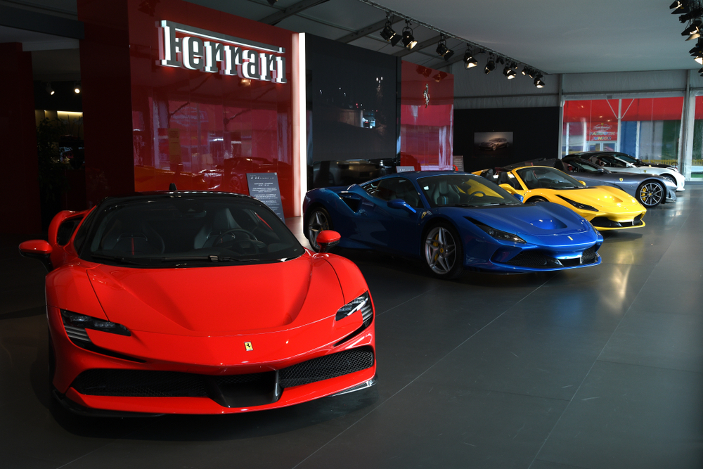 Ferrari SF90 Stradale hiện l&agrave; mẫu xe đỉnh cao v&agrave; mới nhất của nh&agrave; ngựa chồm