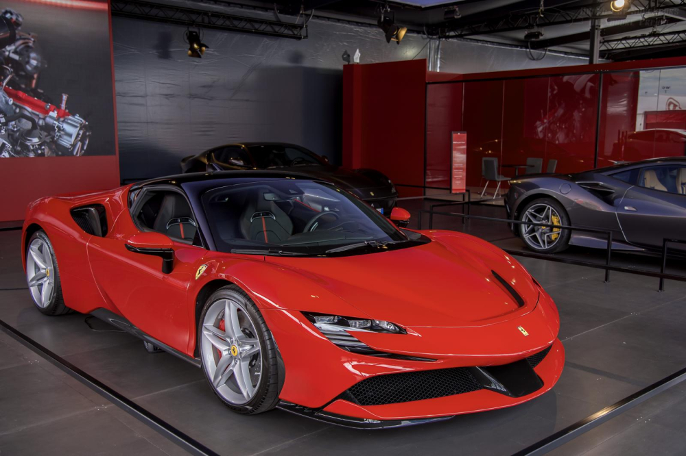 Vẻ đẹp của si&ecirc;u xe Ferrari SF90 Stradale