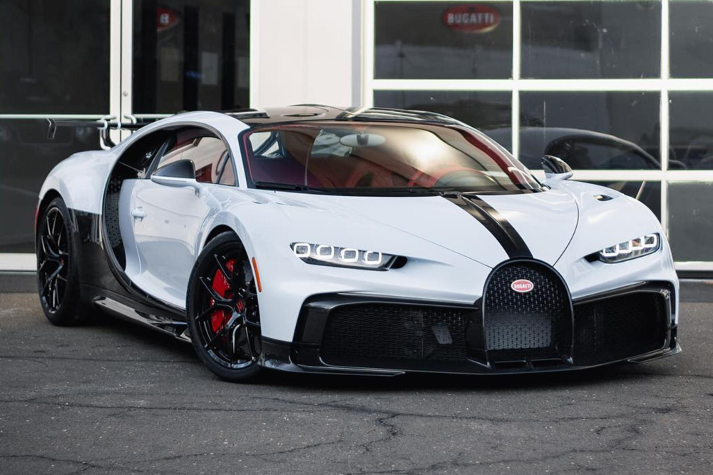 Chiếc Bugatti Chiron Pur Sport được sơn màu trắng đẹp mắt