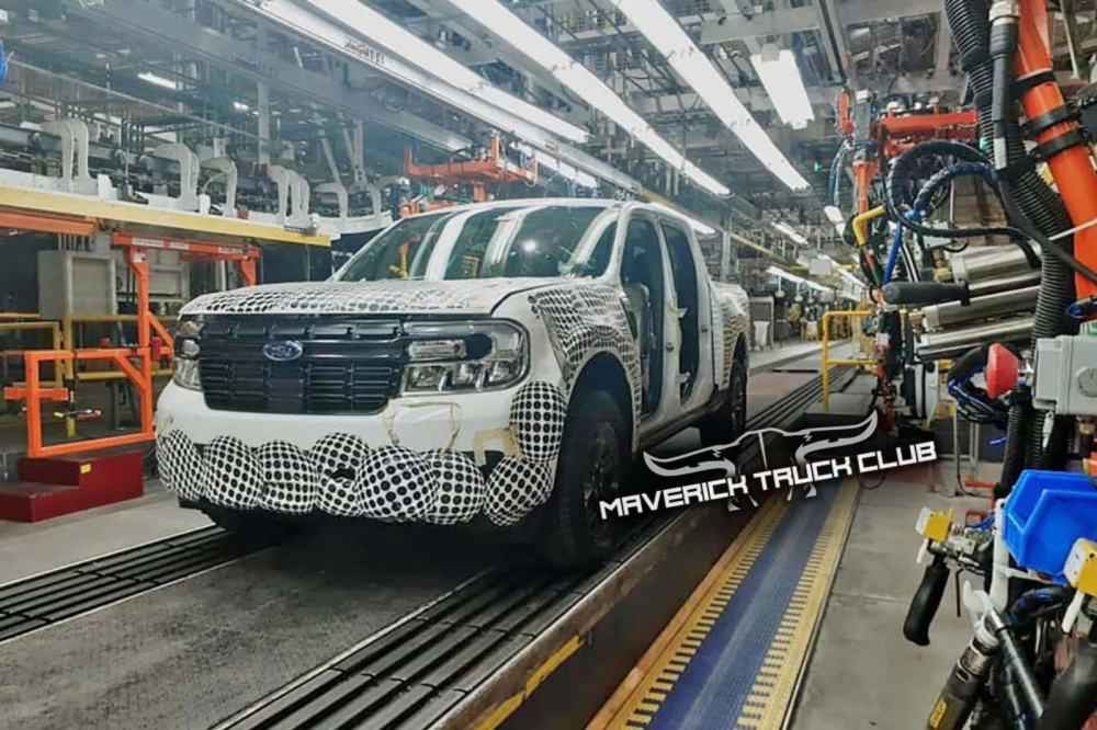 Ford Maverick 2022 lộ diện trong nh&agrave; m&aacute;y ở Mexico