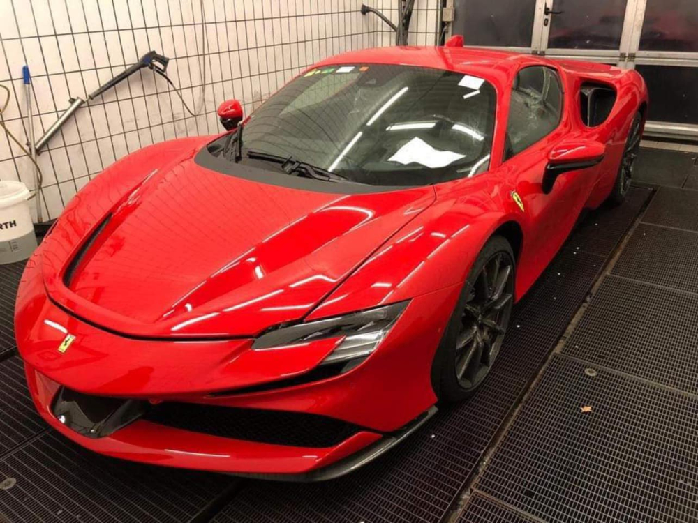 Vẻ đẹp phần đầu siêu xe Ferrari SF90 Stradale được cho sẽ về Việt Nam Vẻ đẹp phần đầu siêu xe Ferrari SF90 Stradale được cho sẽ về Việt Nam