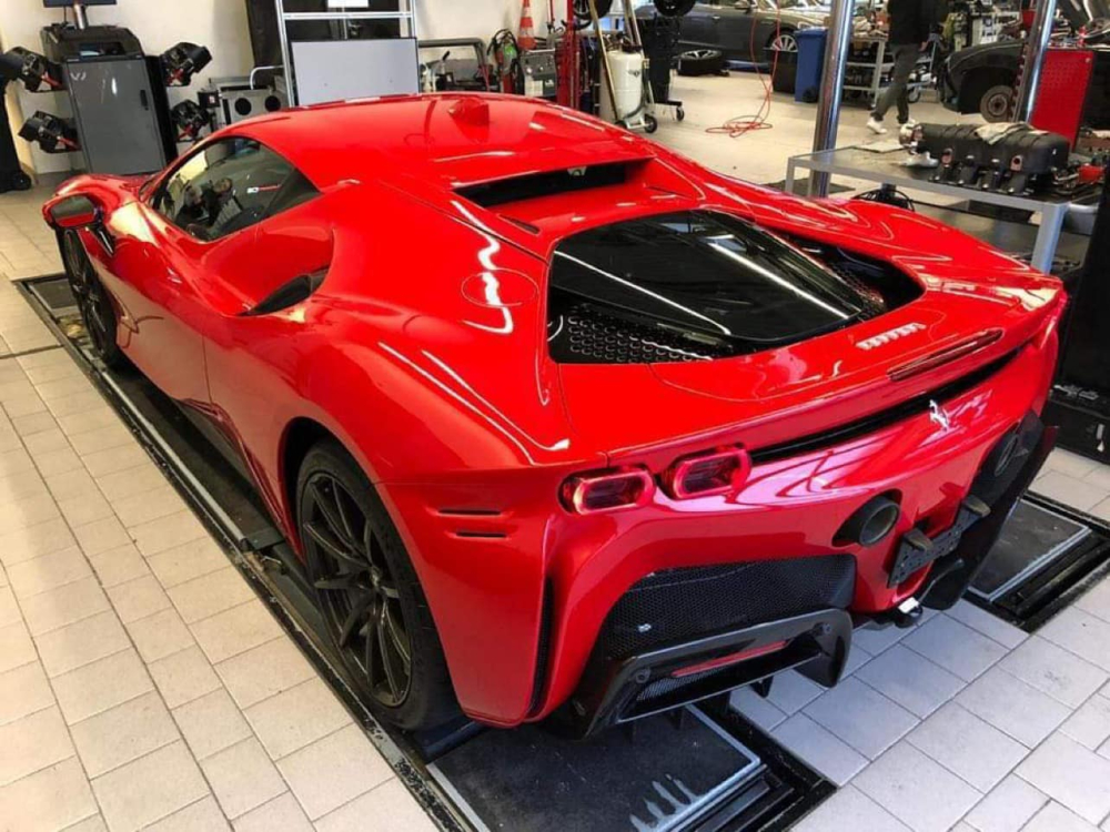 Còn đây là thiết kế phía sau xe Ferrari SF90 Stradale Còn đây là thiết kế phía sau xe Ferrari SF90 Stradale