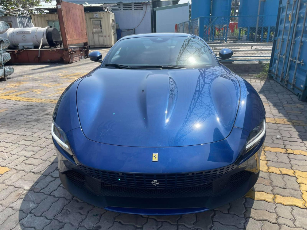 Cận cảnh nhan sắc của siêu xe 4 chỗ ngồi Ferrari Roma đầu tiên về Việt Nam