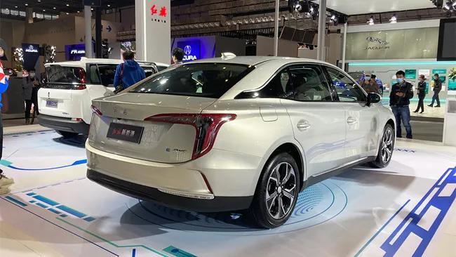 Phía sau của Hồng Kỳ E-QM5