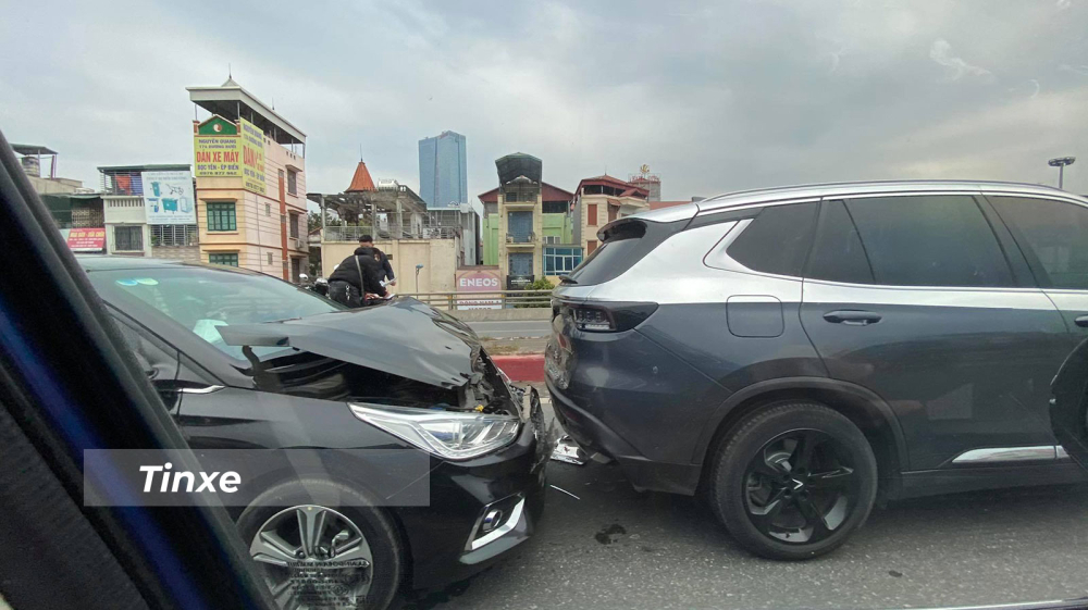 Hiện trường vụ tai nạn trên đường vành đai 2 trên cao