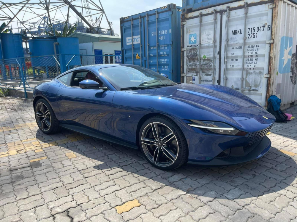 Siêu xe Ferrari Roma đầu tiên về nước có màu xanh dương Siêu xe Ferrari Roma đầu tiên về nước có màu xanh dương