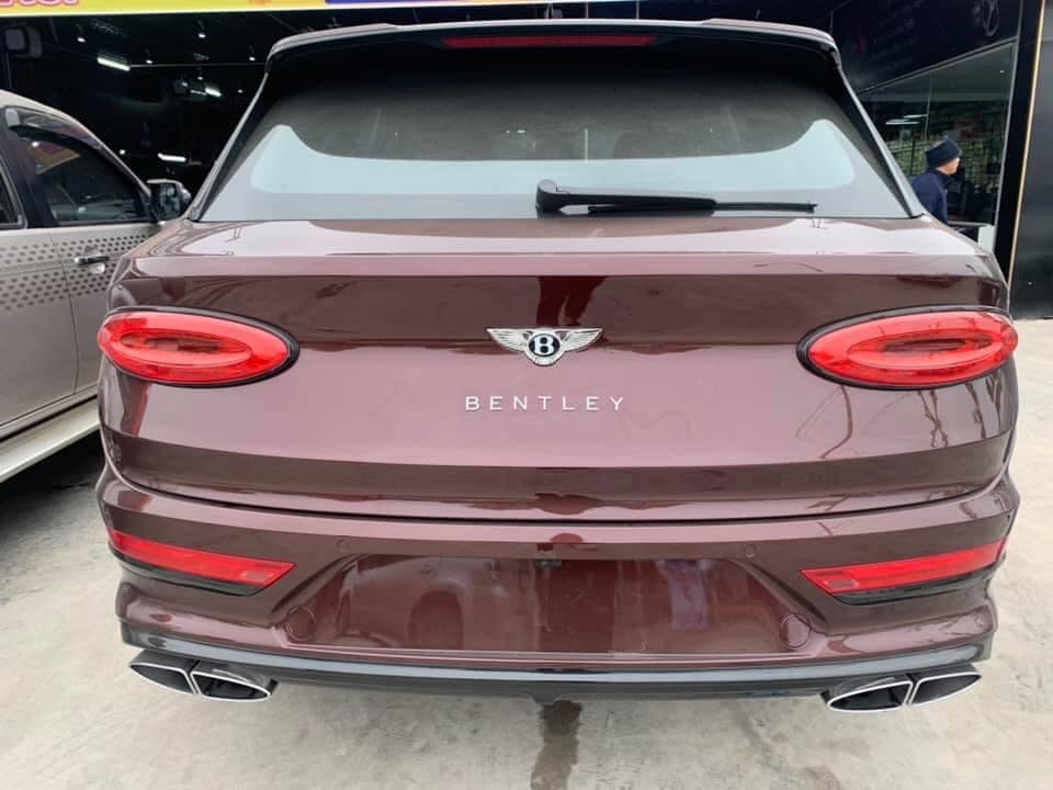 Bentley Bentayga 2021 của doanh nh&acirc;n Nghệ An thuộc phi&ecirc;n bản First Edition