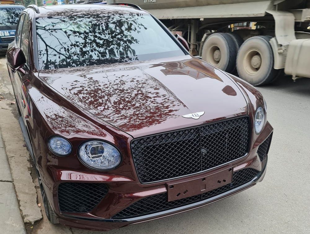 Đây là chiếc SUV siêu sang Bentley Bentayga V8 First Edition 2021 đầu tiên về Việt Nam và thuộc diện phân phối chính hãng Đây là chiếc SUV siêu sang Bentley Bentayga V8 First Edition 2021 đầu tiên về Việt Nam và thuộc diện phân phối chính hãng