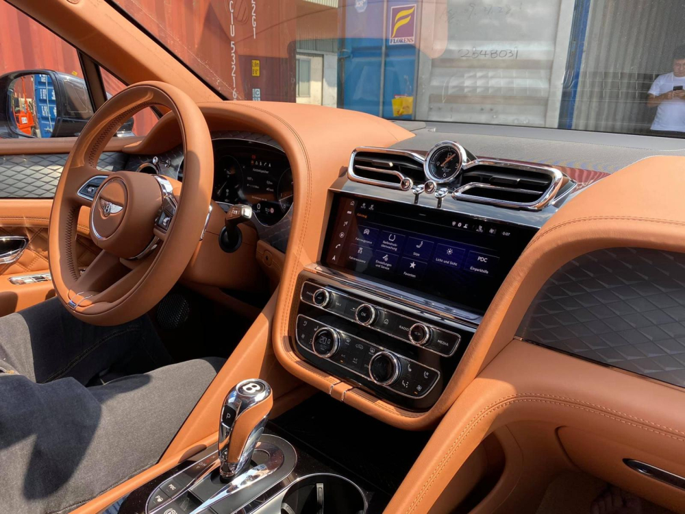 Khoang lái của Bentley Bentayga V8 First Edition 2021 Khoang lái của Bentley Bentayga V8 First Edition 2021