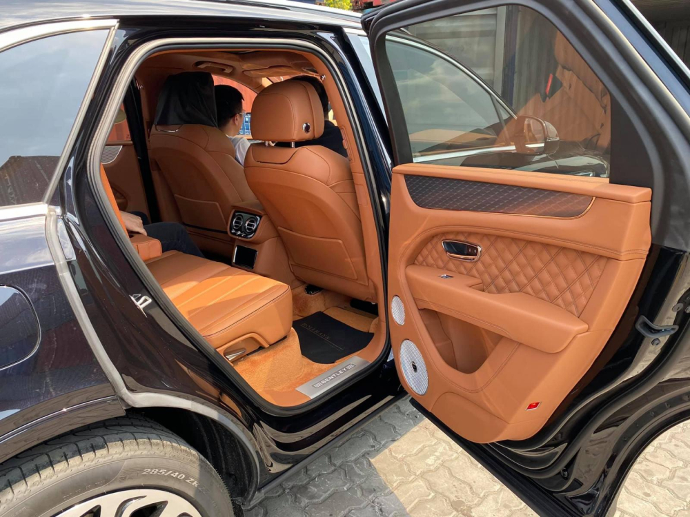 Nội thất của một chiếc Bentley Bentayga V8 First Edition 2021 ở Việt Nam Nội thất của một chiếc Bentley Bentayga V8 First Edition 2021 ở Việt Nam