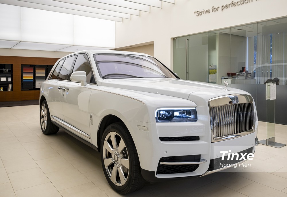 Cullinan là chiếc xe siêu sang nổi bật được đại lý Rolls-Royce Motor Cars Hanoi mang về nước vào năm 2020