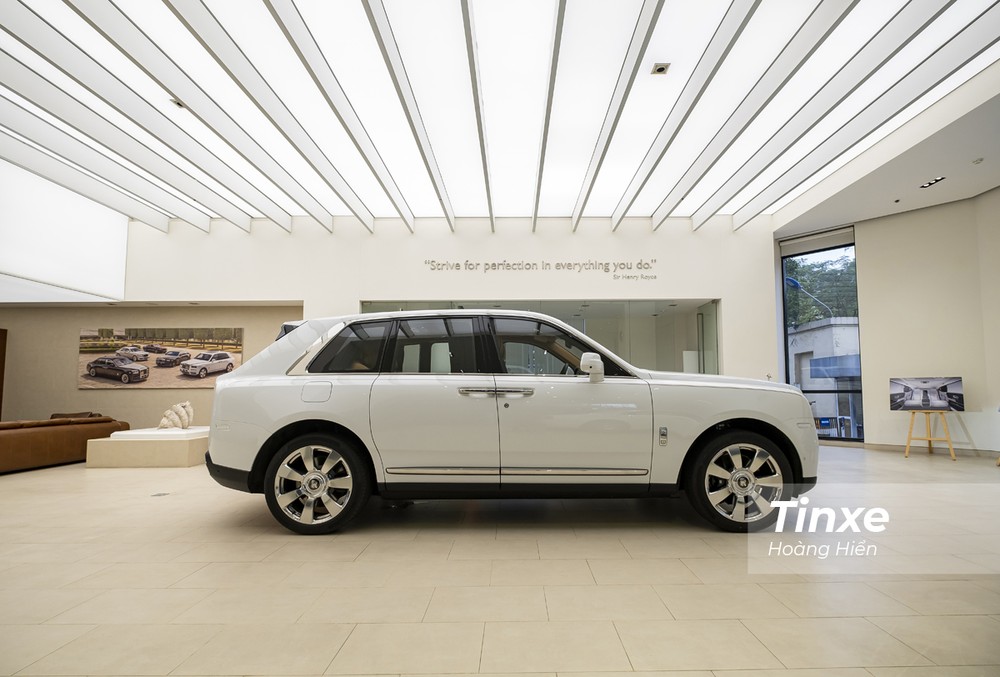 SUV siêu sang Rolls-Royce Cullinan chính hãng duy nhất về nước trong năm 2020