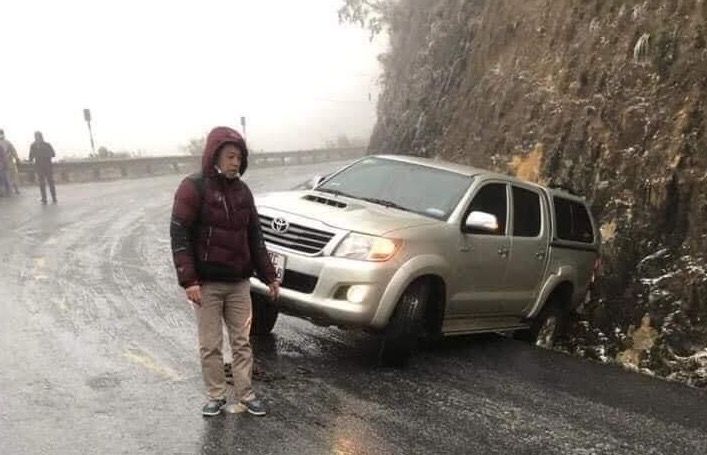 Với những xe c&oacute; hệ dẫn động bốn b&aacute;nh 4WD v&agrave; AWD th&igrave; sẽ hỗ trợ tốt hơn nhưng c&aacute;c l&aacute;i xe vẫn kh&ocirc;ng n&ecirc;n chủ quan.