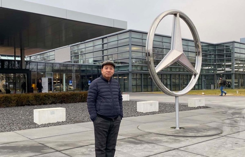 &Ocirc;ng Yang c&oacute; mặt tại trụ sở h&atilde;ng Mercedes-Benz tại Đức