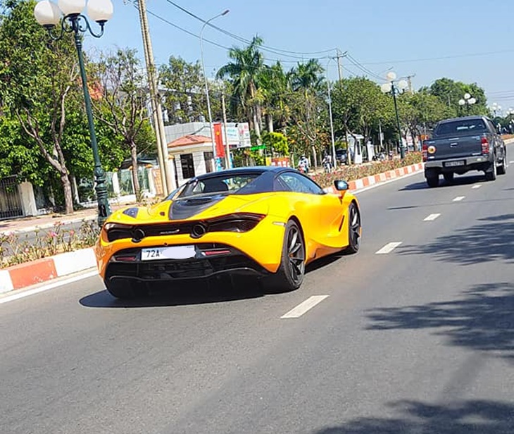 Chiếc siêu xe mui trần McLaren 720S Spider này được chủ nhân cho đăng ký biển số của tỉnh Bà Rịa - Vũng Tàu