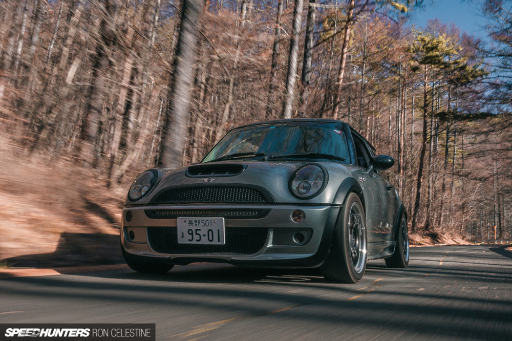 Sư thầy Masa được một người bạn cho chiếc Mini Cooper S này