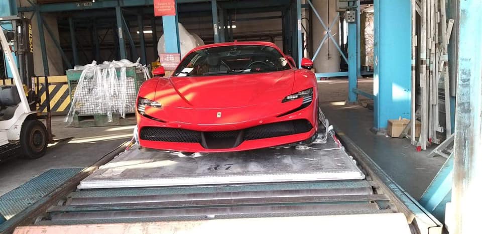 Chiếc siêu xe Ferrari SF90 Stradale này được cho đã về đến một đất nước châu Á Chiếc siêu xe Ferrari SF90 Stradale này được cho đã về đến một đất nước châu Á