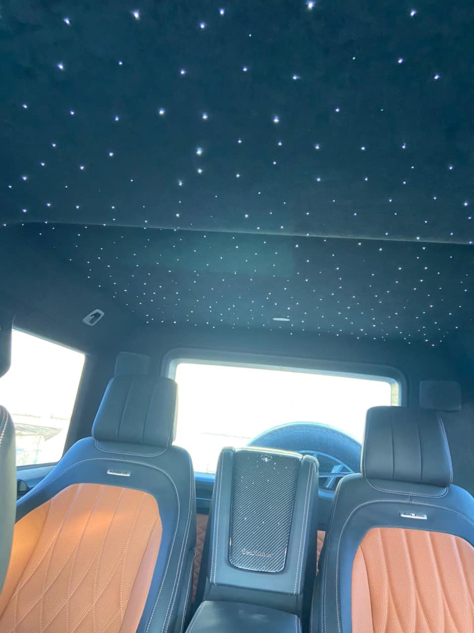 Chiếc Mercedes-AMG G63 Gewinner MBS có thêm bầu trời đầy sao trên trần xe Chiếc Mercedes-AMG G63 Gewinner MBS có thêm bầu trời đầy sao trên trần xe