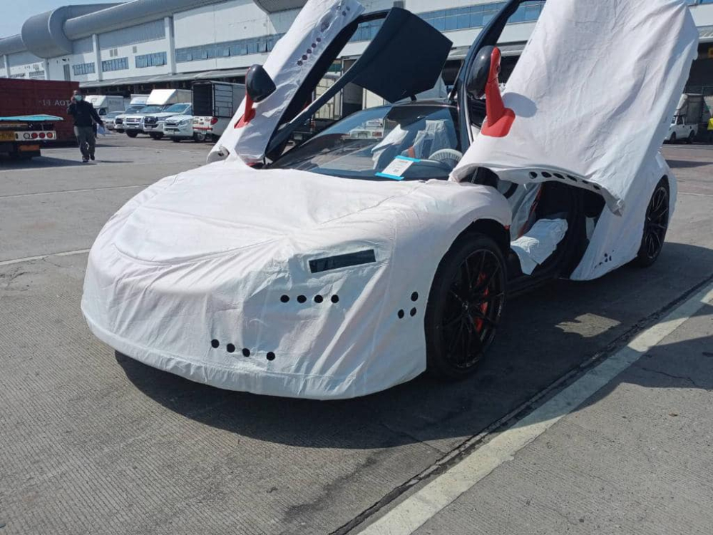 Chiếc siêu xe McLaren 765LT sắp về Lào có màu sơn cam Chiếc siêu xe McLaren 765LT sắp về Lào có màu sơn cam