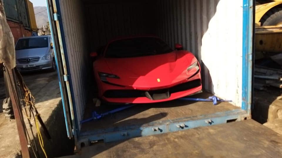 Và sau đó được đóng vào container để vận chuyển bằng đường biển về Việt Nam Và sau đó được đóng vào container để vận chuyển bằng đường biển về Việt Nam