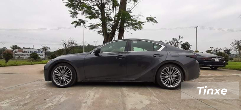 Lexus IS 300 đã lộ những hình ảnh đầu tiên tại Việt Nam.