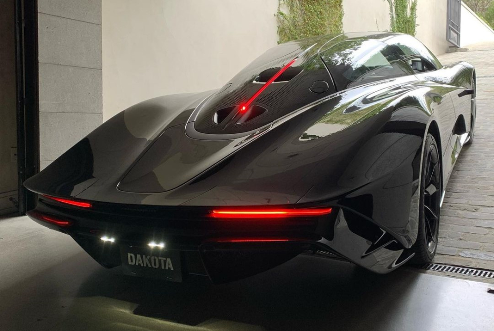 McLaren Speedtail lúc mới về garage của chủ nhân Koenigsegg Agera Thor McLaren Speedtail lúc mới về garage của chủ nhân Koenigsegg Agera Thor