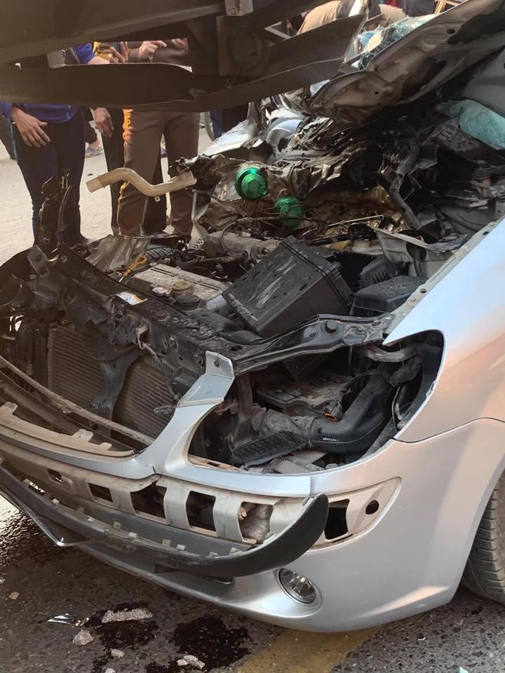 Phần đầu xe Hyundai Getz biến dạng nặng Phần đầu xe Hyundai Getz biến dạng nặng
