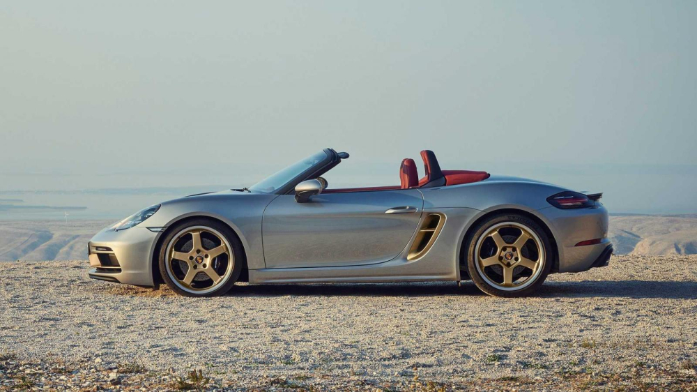 Ph&iacute;a b&ecirc;n sườn&nbsp;của Porsche Boxster 25