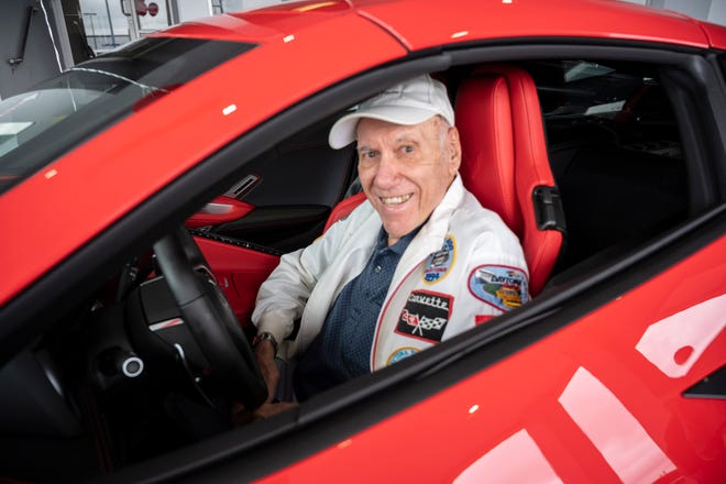 Đây là chiếc Corvette thứ 4 trong đời của Chuck Cook