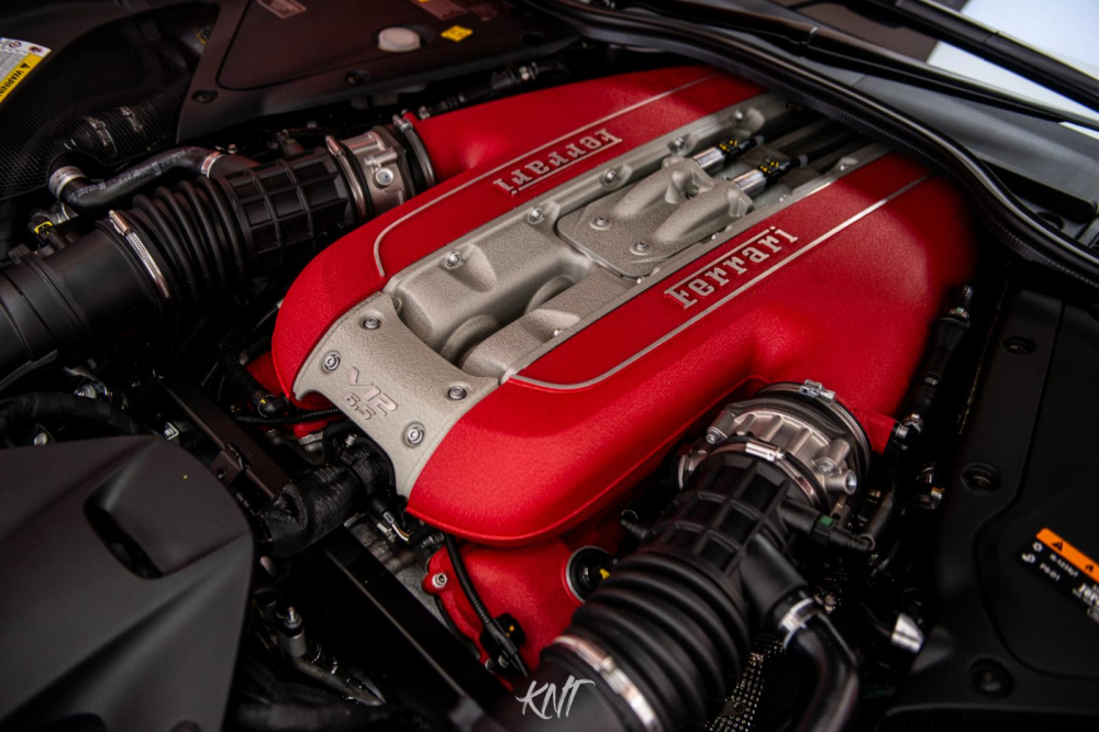 Động cơ siêu xe V12 của Ferrari 812 Superfast