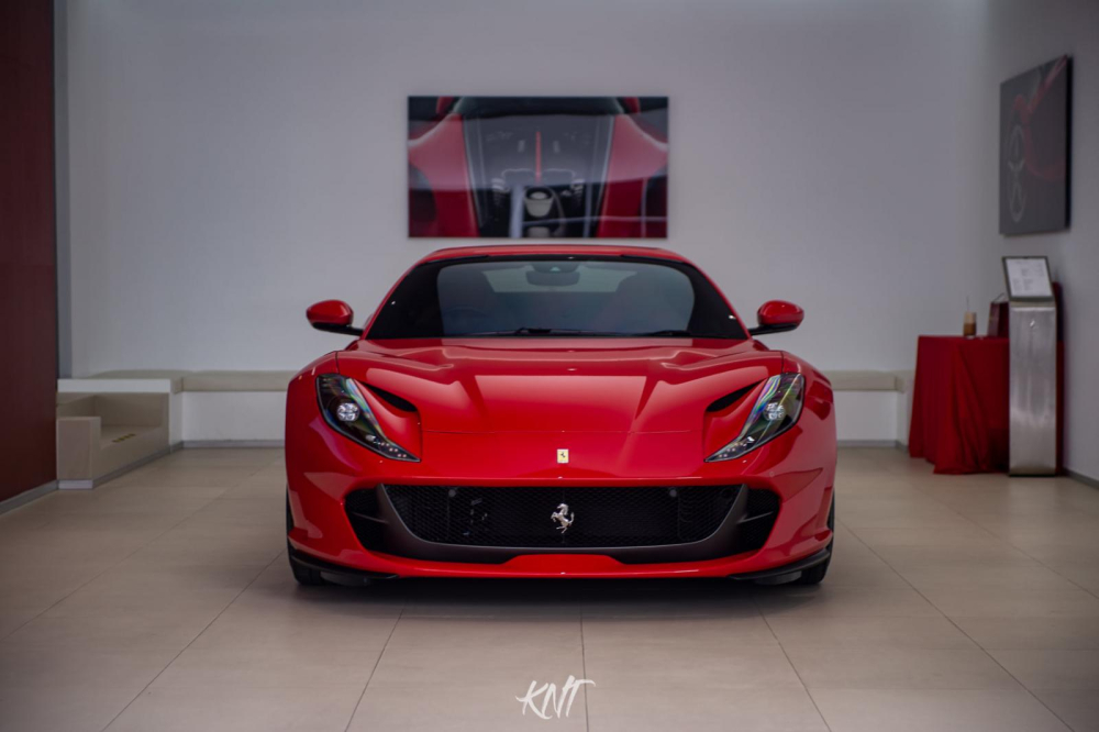 Siêu xe mui trần Ferrari 812 GTS đầu tiên bàn giao cho nhà giàu Thái, giá từ 26 tỷ đồng