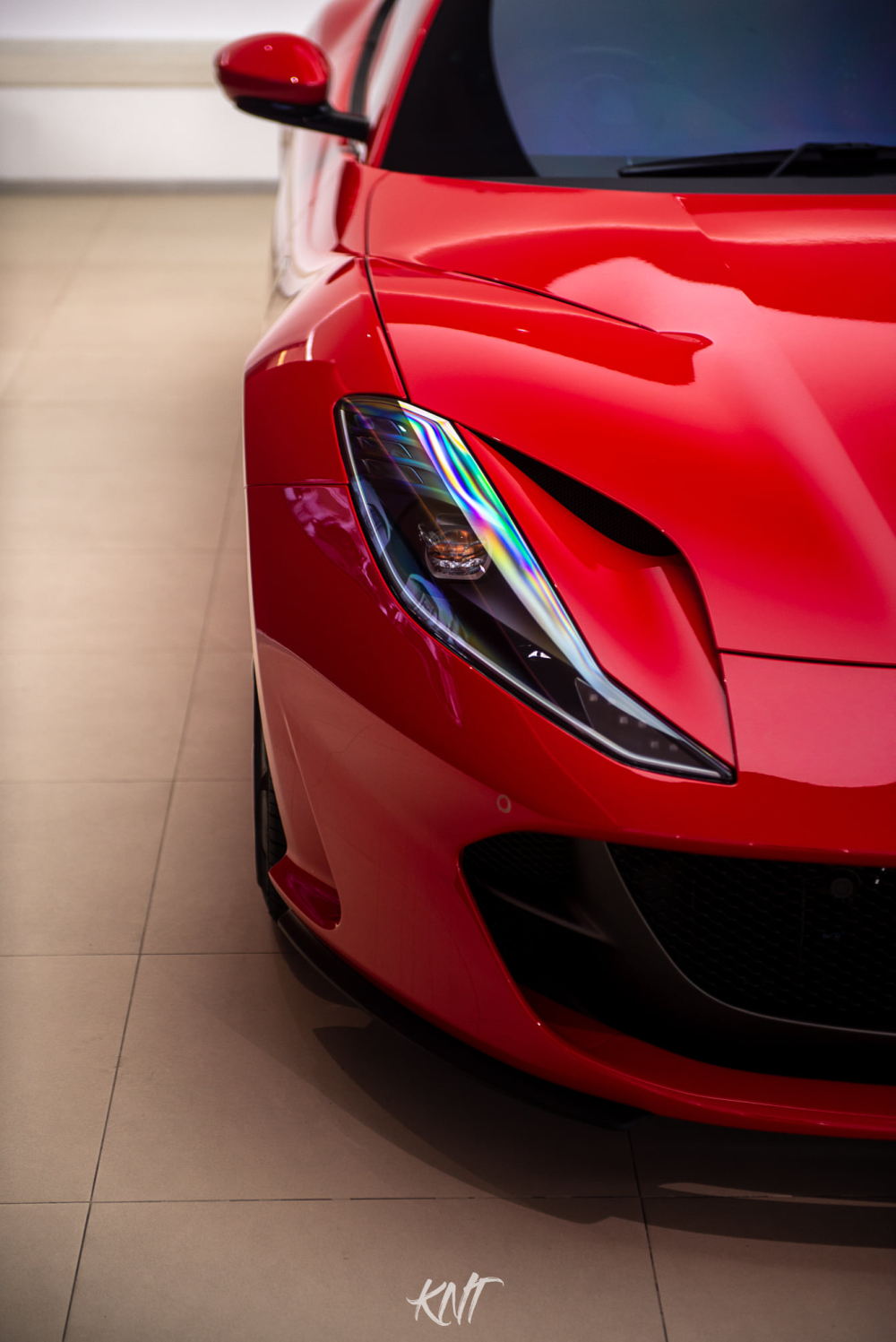 Cận cảnh đèn pha LED siêu xe Ferrari 812 Superfast