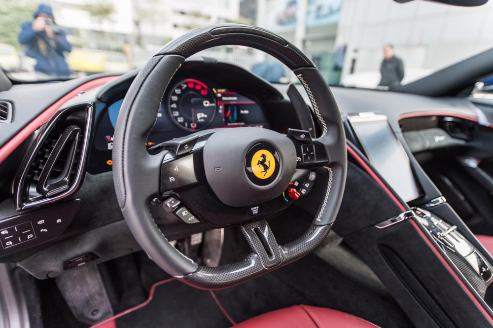Thiết kế vô lăng siêu xe Ferrari Roma Thiết kế vô lăng siêu xe Ferrari Roma