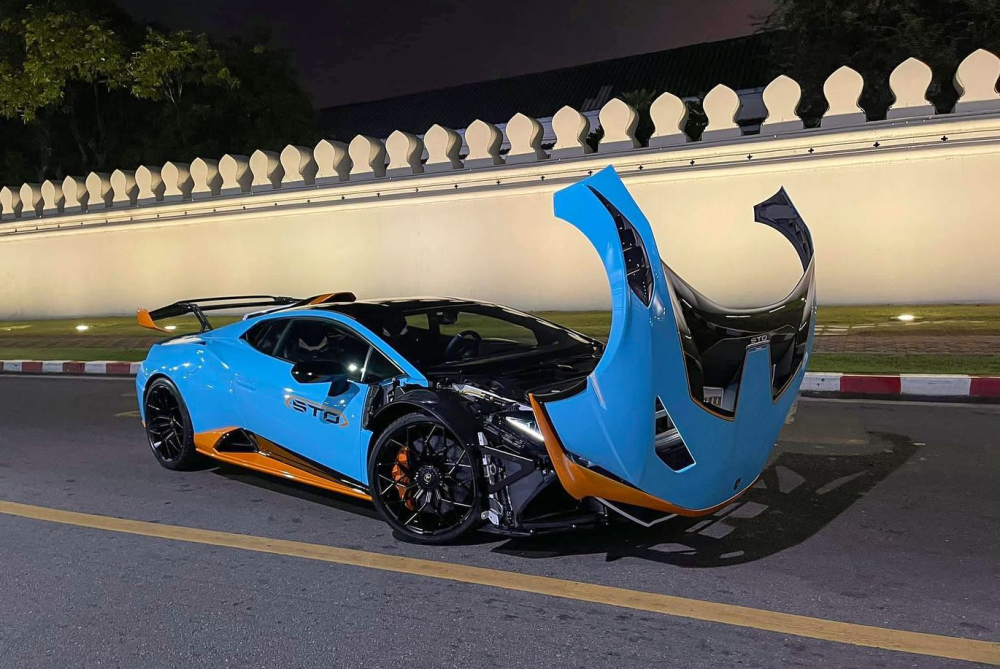Nắp cap&ocirc; si&ecirc;u xe Lamborghini Huracan STO mở ngược về trước kh&aacute; th&uacute; vị