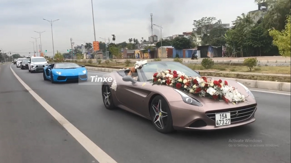 Cặp đôi siêu xe mui trần tham dự lễ ăn hỏi vào hôm qua tại Hải Phòng