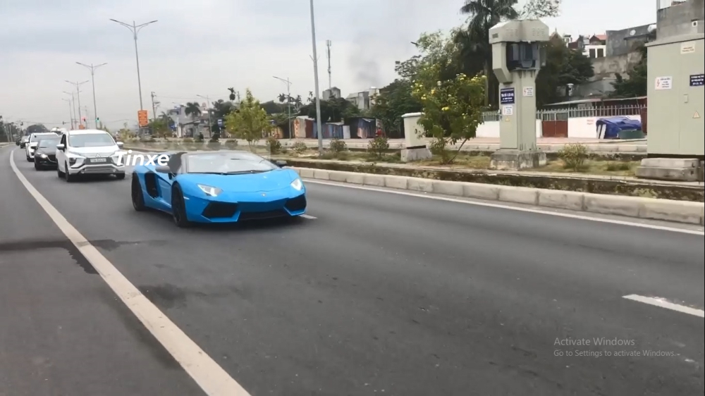 Đây là 1 trong 4 chiếc siêu xe mui trần Lamborghini Aventador LP700-4 Roadster tại Việt Nam