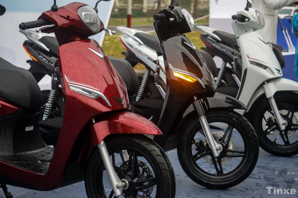 Nhưng đáng tiếc phiên bản này vẫn sử dụng động cơ điện bánh sau và ắc quy chì Nhưng đáng tiếc phiên bản này vẫn sử dụng động cơ điện bánh sau và ắc quy chì