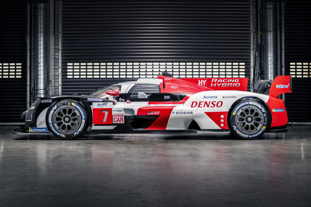 Ph&iacute;a b&ecirc;n sườn&nbsp;của xe đua GR010 Hybrid Le Mans