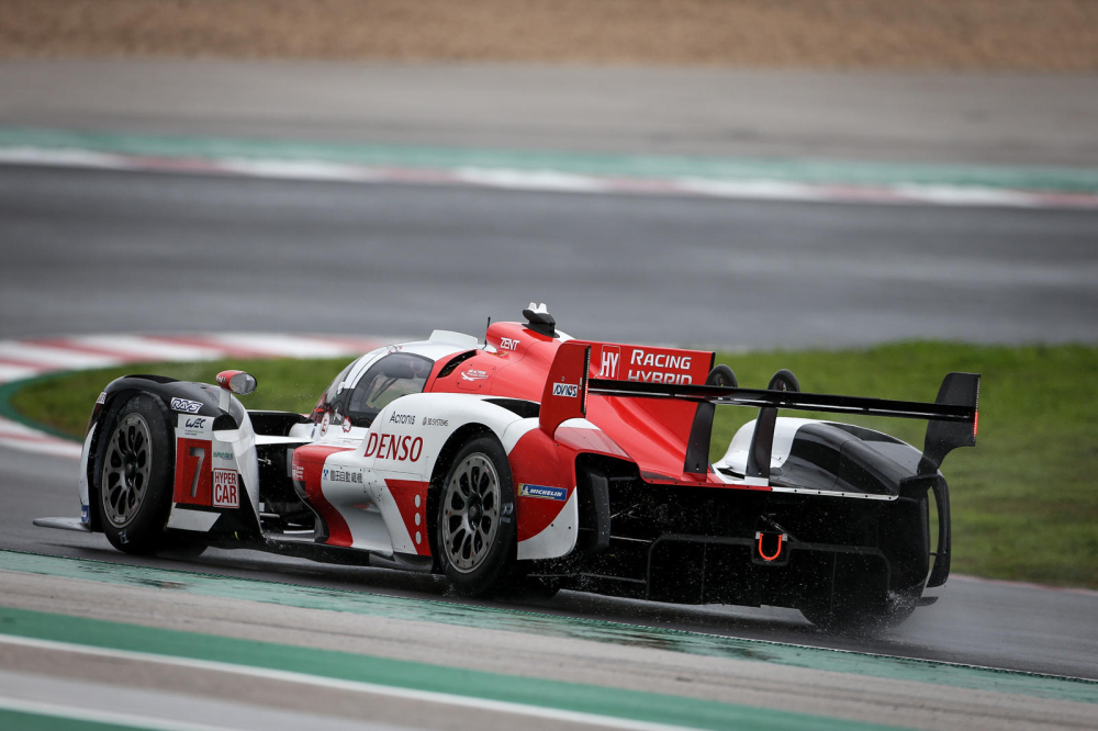 Ph&iacute;a sau của xe đua GR010 Hybrid Le Mans