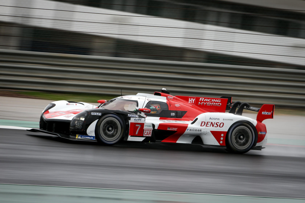 Nguồn cảm hứng cho thiết kế của GR010 ch&iacute;nh l&agrave;&nbsp;hypercar đi đường phố&nbsp;GR Super Sport